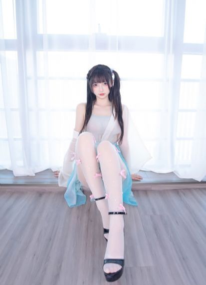 欧美明星红色街拍_HD在线观看完整版